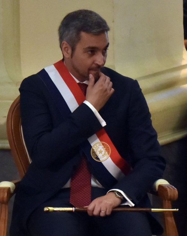 Al menos 8 de cada 10 paraguayos tienen una imagen negativa de Mario Abdo Benítez