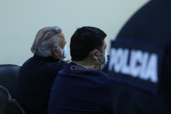 Crónica / Óscar González Daher y su hijo estarán 7 y 8 años en la cacerolita