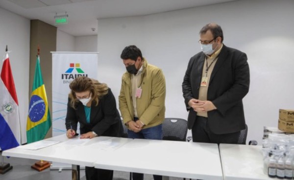 Erssan recibió lote de insumos y laboratorio móvil de la Itaipu