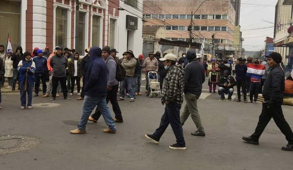 Campesinos se retiran de Asunción tras acuerdo con el MAG - Noticiero Paraguay