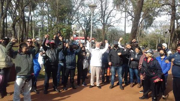 Exigen restitución de 150 funcionarios despedidos de comuna de CDE