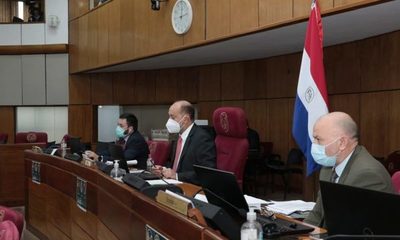 Docentes y profesionales de blanco podrán tener aumento de salario desde octubre