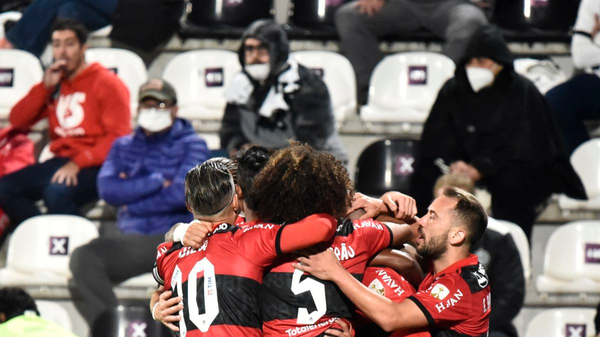 Flamengo denuncia racismo por parte de hinchas de Olimpia