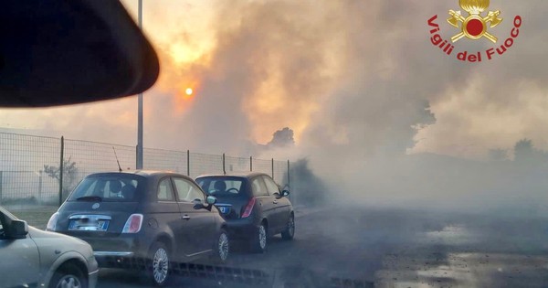 La Nación / Italia: bomberos enfrentan más de 500 incendios por pico de calor
