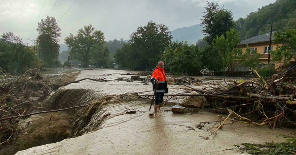 La Nación / Tras el fuego, inundaciones golpean a Turquía, con 17 muertos
