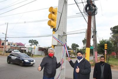 Acto de inauguración de semáforo causa indignación - Nacionales - ABC Color