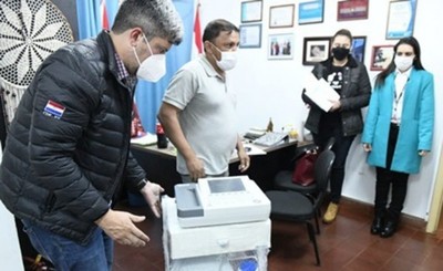 Tres centros asistenciales de Alto Paraná reciben electrocardiógrafos