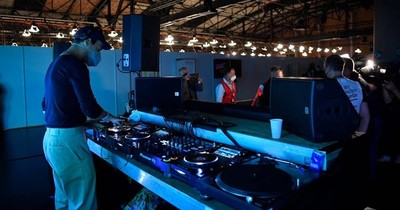 La Nación / Vacunación a ritmo de tecno en Berlín