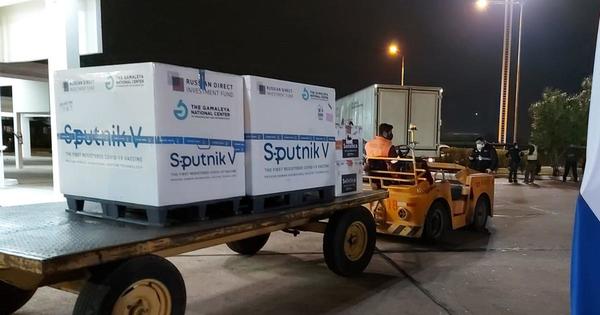Arribaron al país vacunas Sputnik V y Coronavac