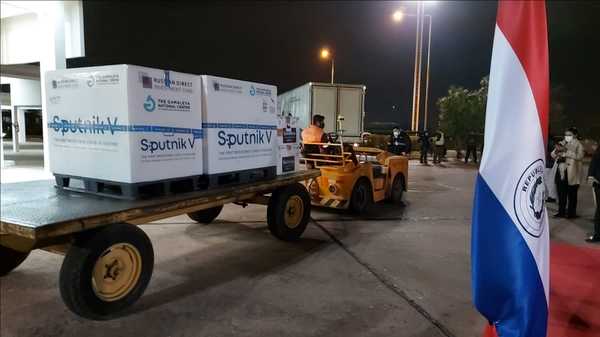 Llegan más lotes de vacunas de Sputnik V y Coronovac | Noticias Paraguay
