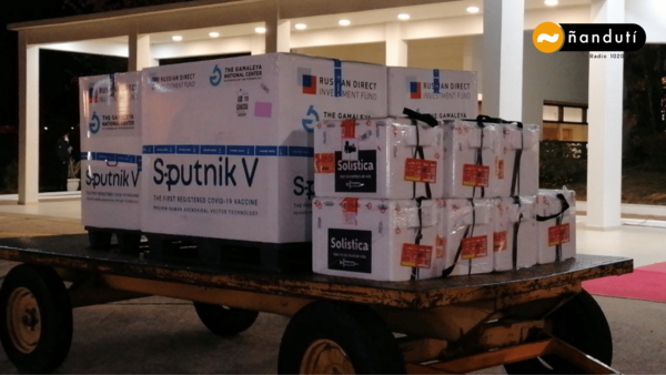 Arriban al país 20.000 dosis del componente 2 de la vacuna Sputnik V y 13.104 dosis de CoronaVac | Ñanduti