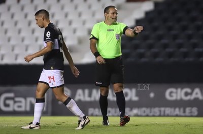 Giancarlos Juliadoza será el árbitro del clásico y Díaz de Vivar estará en el VAR