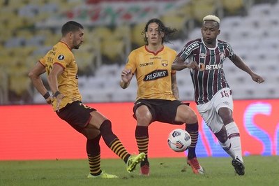El Barcelona de Williams Riveros saca una pequeña ventaja contra Fluminense