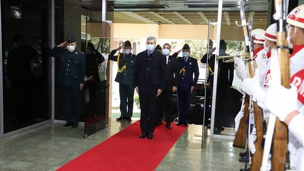 Marito se reunió con la  cúpula militar y se avizoran  cambios