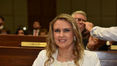 Opositores celebran condena y los colorados se deslindan