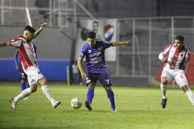 Crónica / En penales, Inde sacó del camino a Humaitá