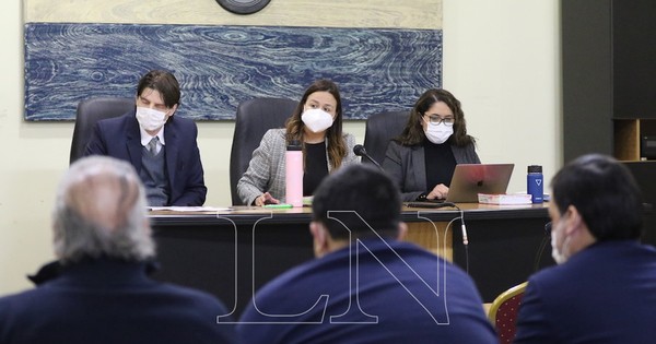 La Nación / Condenan a 7 años de cárcel a OGD y a 8 años a su hijo