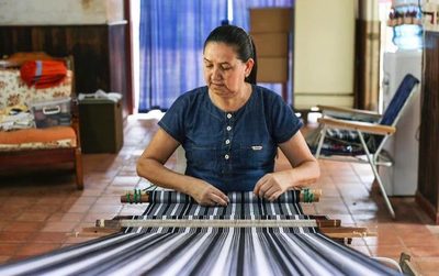 Poncho de 60 listas propuesto como patrimonio cultural inmaterial