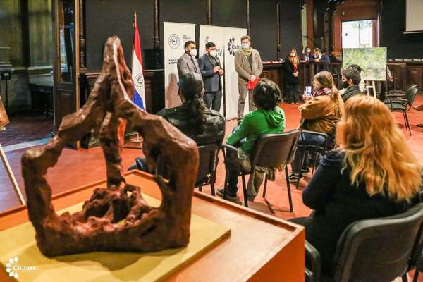 Presentan catálogo de obras artes visuales galardonadas con el premio «Saturio Ríos» | .::Agencia IP::.