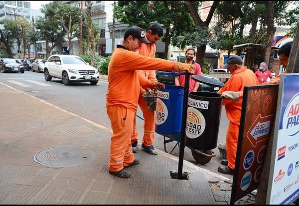 Funcionarios desvinculados de la Comuna de CDE anuncian protesta para el martes - La Clave
