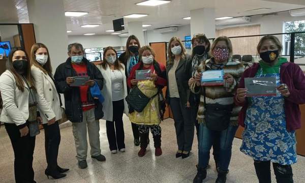 BNF otorgó créditos a vendedores de yuyos del Mercado 4 afectados por incendio | .::Agencia IP::.