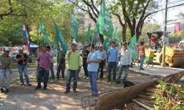 Campesinos levantan movilización, tras promesa de más desembolsos