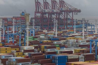 Cierre parcial del mayor puerto del mundo podría agravar atascos logísticos - Mundo - ABC Color