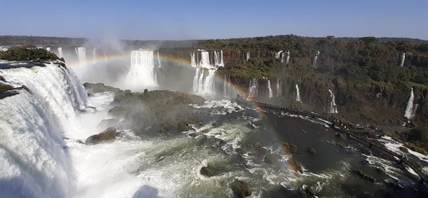 Después de mucho tiempo Cataratas del Yguazú supera su caudal normal de agua - La Clave