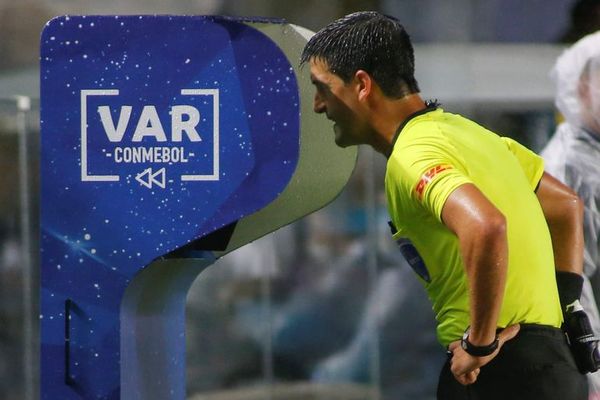 El VAR en el penal para Santos por la mano de Camilo Mayada - Libertad - ABC Color