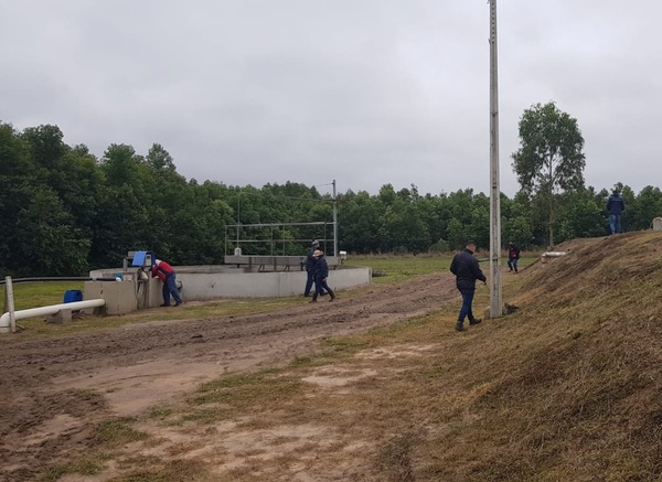 Trabajadores cierran ruta PY08 por clausura de empresa en Paraguarí