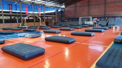 HABILITAN ALBERGUE TRANSITORIO EN POLIDEPORTIVO DE LA UPE