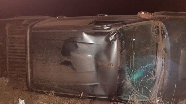 Tras vuelco de vehículo fallecen dos personas en Villa Hayes - Nacionales - ABC Color