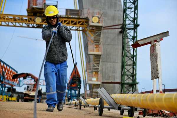 Puente de la Integración: Colocan los primeros cabos de atirantamiento que sostendrán la calzada