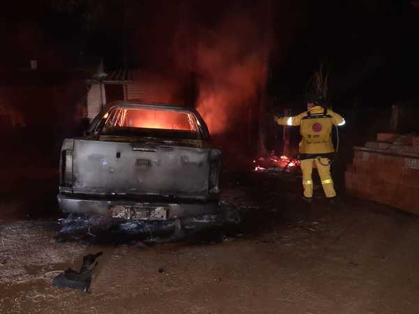 Hizo asado y quemó su camioneta