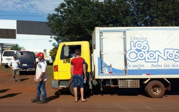'Paro de camioneros se está politizando mucho', critican industriales lácteos