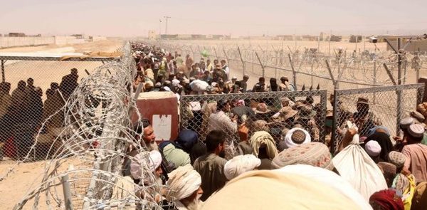 Los Talibán están a 50 km de Kabul, toman tres ciudades más y la gente huye en pánico | OnLivePy