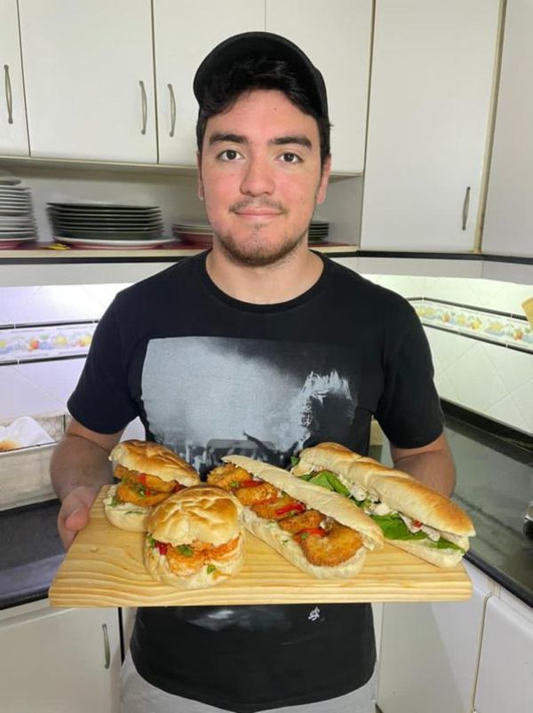 Un poco de mar: sándwiches de camarón y calamar apanado que re “Mola”