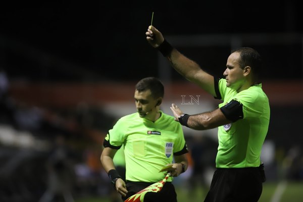 Giancarlos Juliadoza: la opinión sobre el VAR, su confianza y estilo de arbitraje