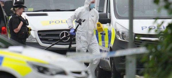 Una niña de tres años murió en el tiroteo del jueves en Inglaterra