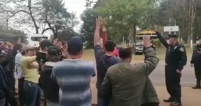 Comisario logra liberar a camioneros retenidos en Canindeyú