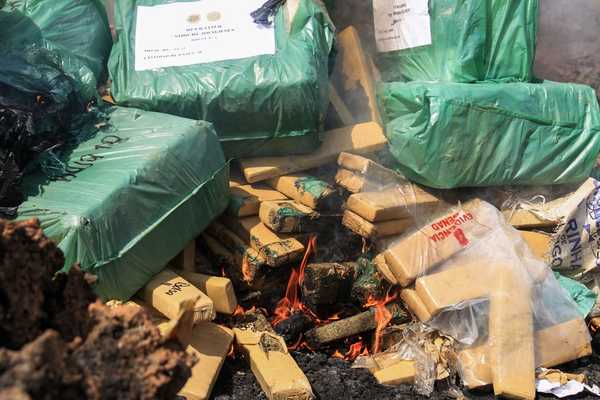Incineran más de una tonelada de drogas en Chaco´i