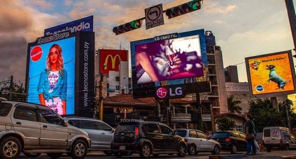 Diario HOY | Retirarán pantallas LED y carteles electrónicos que incumplan normativa sobre luminosidad