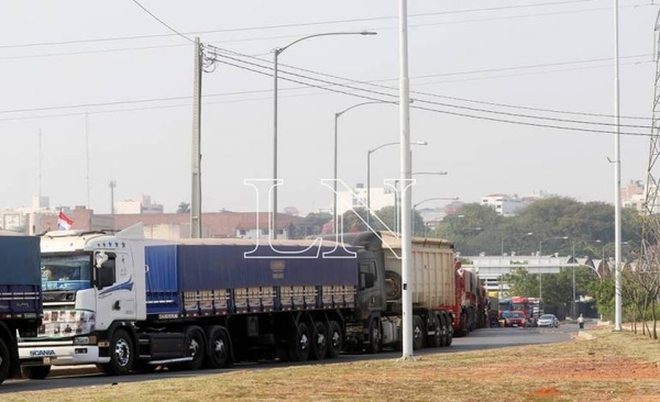 Diario HOY | Supermercadistas lamentan situación de camioneros: "Se dejó pasar mucho tiempo"