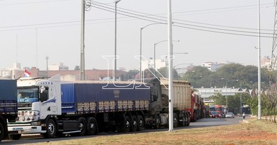 La Nación / Productores de arroz denuncian ataques de camioneros