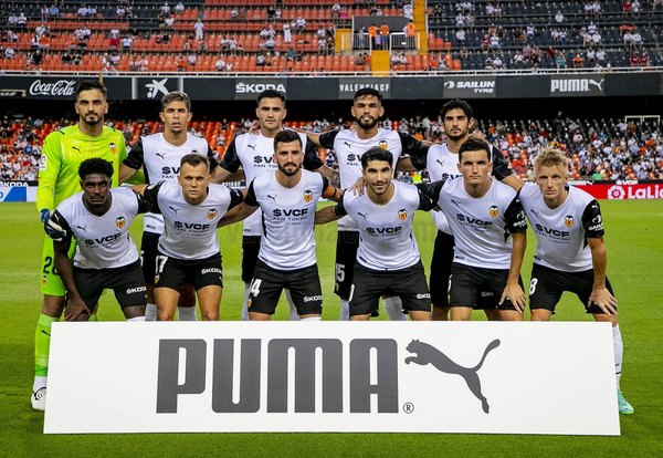 Con un Omar Alderete impasable, Valencia gana en el estreno de LaLiga