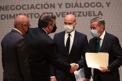 Gobierno venezolano y oposición firman un acuerdo para iniciar diálogo - Mundo - ABC Color
