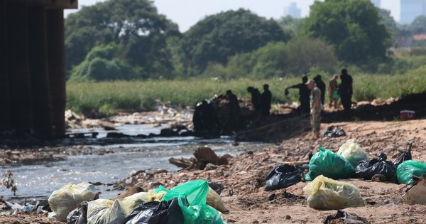 La Nación / Jóvenes invitan a limpiar cauce del arroyo Ferreira