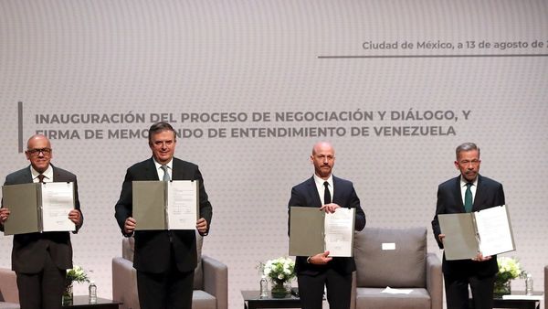 Gobierno y oposición de Venezuela inician diálogo en México