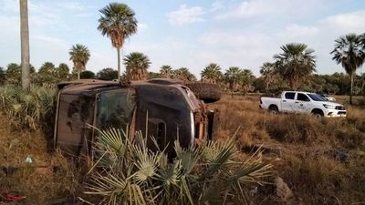 Ganadero y esposa mueren al volcar su vehículo en el Chaco