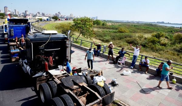 Alertan sobre pérdidas incalculables y exigen acción de la Policía en rutas - Nacionales - ABC Color